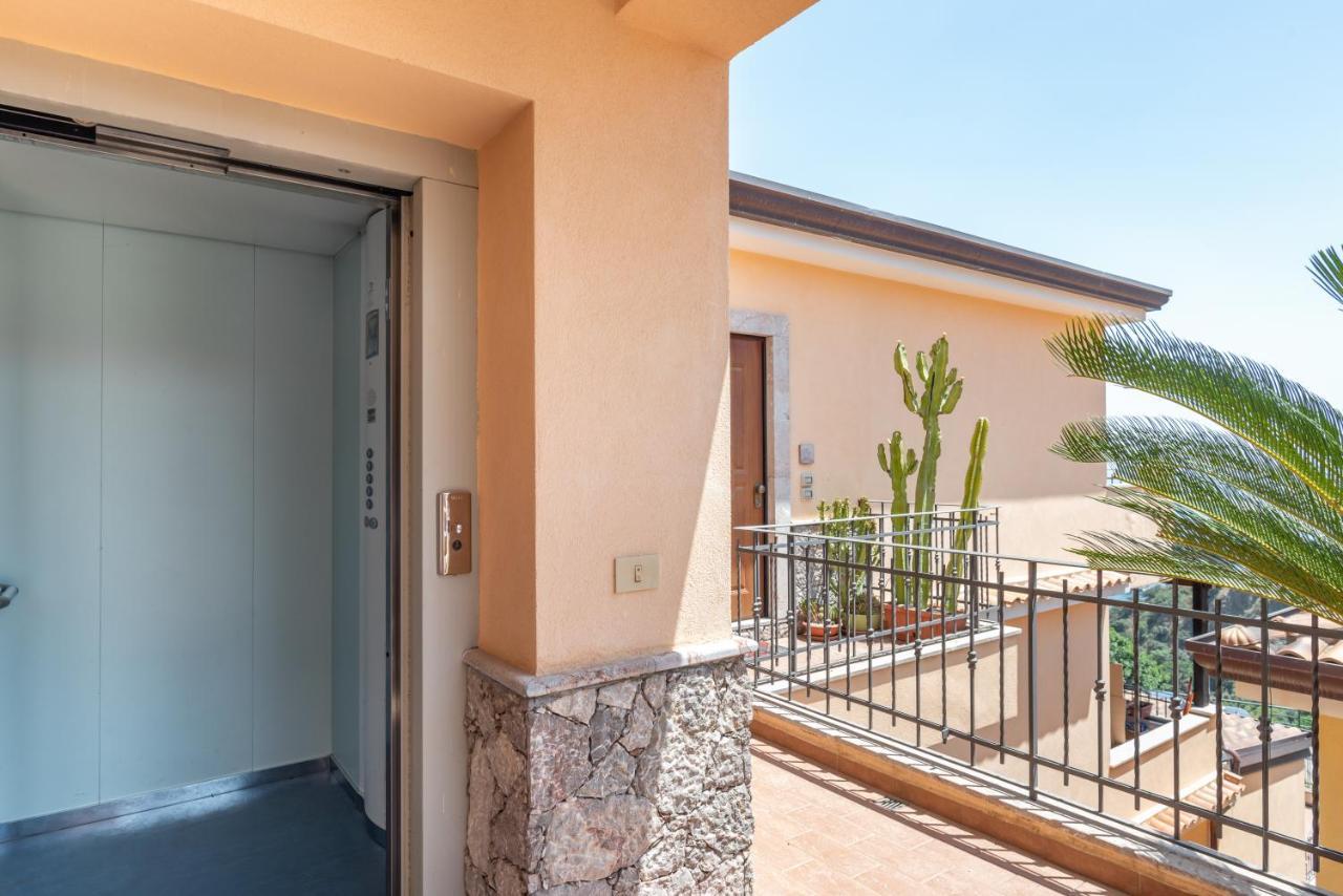 Taormina Panoramic Apartment With Parking Luaran gambar